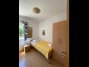 Apartmány Jak - comfortable apartments: A1-donji(4+1), A2-gornji(4+2) Mirca - Ostrov Brač  - Apartmán - A2-gornji(4+2): spálňa