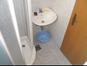 Apartmány Mer - 50m from beach; A1 Meri 1(4+1), A2 Meri 2(2+1) Postira - Ostrov Brač  - Apartmán - A2 Meri 2(2+1): kúpelňa s toaletou