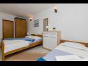 Apartmány Vlado - cosy & afordable: SA1(2), A2(3), A3(5) Supetar - Ostrov Brač  - Apartmán - A2(3): spálňa