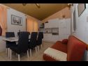 Apartmány Vlado - cosy & afordable: SA1(2), A2(3), A3(5) Supetar - Ostrov Brač  - Apartmán - A3(5): kuhyňa a jedáleň