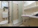 Dovolenkovy dom Jadranka- comfortable and big terrace H(6+1) Supetar - Ostrov Brač  - Chorvátsko  - H(6+1): kúpelňa s toaletou