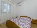 Apartmány Silvana - economy apartments : A1(4), A3(2+1), A2(2) Supetar - Ostrov Brač  - Apartmán - A2(2): spálňa