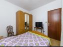 Apartmány Silvana - economy apartments : A1(4), A3(2+1), A2(2) Supetar - Ostrov Brač  - Apartmán - A2(2): spálňa