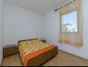 Apartmány Silvana - economy apartments : A1(4), A3(2+1), A2(2) Supetar - Ostrov Brač  - Apartmán - A3(2+1): spálňa