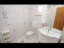 Apartmány Slav - free barbecue: A1(4) Supetar - Ostrov Brač  - Apartmán - A1(4): kúpelňa s toaletou