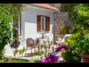 Apartmány Stone garden - cosy and comfy : A1(4), A2(2) Supetar - Ostrov Brač  - Apartmán - A2(2): záhradná terasa