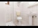 Apartmány Adel - 70 m from beach: A1(4), A2(3+2), SA3(2), A4(4+2) Supetar - Ostrov Brač  - Apartmán - A2(3+2): kúpelňa s toaletou