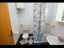 Apartmány Bela2 - great location A1 B1(4), A2 C1(4), A3 D1(4+1) Mastrinka - Ostrov Čiovo  - Apartmán - A1 B1(4): kúpelňa s toaletou