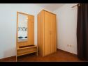 Apartmány Bela2 - great location A1 B1(4), A2 C1(4), A3 D1(4+1) Mastrinka - Ostrov Čiovo  - Apartmán - A1 B1(4): spálňa
