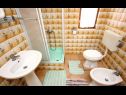 Apartmány Doktor - sea view; A2(9) Mastrinka - Ostrov Čiovo  - Apartmán - A2(9): kúpelňa s toaletou