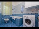 Apartmány Ljuba - nice garden: A2(4+1) Plavi, A4(8+1), A1(2+2) Okrug Gornji - Ostrov Čiovo  - Apartmán - A4(8+1): kúpelňa s toaletou