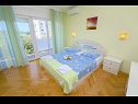 Apartmány Ljuba - nice garden: A2(4+1) Plavi, A4(8+1), A1(2+2) Okrug Gornji - Ostrov Čiovo  - Apartmán - A4(8+1): spálňa