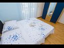 Apartmány Ljuba - nice garden: A2(4+1) Plavi, A4(8+1), A1(2+2) Okrug Gornji - Ostrov Čiovo  - Apartmán - A2(4+1) Plavi: spálňa