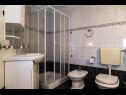 Apartmány Mir - 50m from the sea A1(2+2), A2(2+1), A3(2), A4(4+2), A5(2+2) Fažana - Istria  - Apartmán - A5(2+2): kúpelňa s toaletou