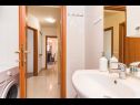 Apartmány Robi 2 - marina view: A1(4+1) Ližnjan - Istria  - Apartmán - A1(4+1): kúpelňa s toaletou