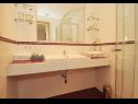 Apartmány Martin - modern: A2(4), A3(4), A4(4) Rovinjsko Selo (Rovinj) - Istria  - Apartmán - A4(4): kúpelňa s toaletou