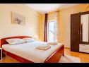 Apartmány Mir - perfect location & cosy: A1(4+2), A2(2+1), SA3(2), SA4(2) Korčula - Ostrov Korčula  - Apartmán - A2(2+1): spálňa