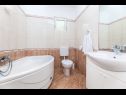 Apartmány Juri A1(2+2), A2(2+2) Vrbnik - Ostrov Krk  - Apartmán - A1(2+2): kúpelňa s toaletou