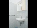 Apartmány Željko - spacious and affordable A1(6+2), SA2(2), SA3(2), SA4(2+1) Makarska - Riviéra Makarska  - Štúdio apartmán - SA2(2): kúpelňa s toaletou