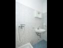 Apartmány Željko - spacious and affordable A1(6+2), SA2(2), SA3(2), SA4(2+1) Makarska - Riviéra Makarska  - Štúdio apartmán - SA3(2): kúpelňa s toaletou