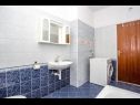 Apartmány Željko - spacious and affordable A1(6+2), SA2(2), SA3(2), SA4(2+1) Makarska - Riviéra Makarska  - Štúdio apartmán - SA4(2+1): kúpelňa s toaletou