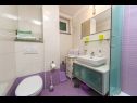 Apartmány Palmina - comfort apartment: A1 veliki (6),  A2 žuti (4+1), A3 lila (2), SA4 bijeli (2) Makarska - Riviéra Makarska  - Apartmán -  A2 žuti (4+1): kúpelňa s toaletou