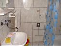Apartmány Dragan - Economy Apartments: A1 Veci (4+1), A2 Manji (4+1) Jezera - Ostrov Murter  - Apartmán - A2 Manji (4+1): kúpelňa s toaletou