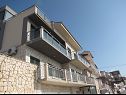 Apartmány Iva - with beautiful view: A1(4+1) Omiš - Riviéra Omiš  - dom