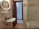Apartmány Nives - great location: A1(6), A5(2), A6(2), A7(2), A2(4), A3(3), A4(3) Novalja - Ostrov Pag  - Apartmán - A1(6): kúpelňa s toaletou