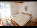 Apartmány a izby Ivan - great location: A1(2+2), A2(4), SA3(2), R1(2), R2(2) , R3(2) Novalja - Ostrov Pag  - Apartmán - A2(4): spálňa