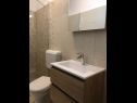 Apartmány a izby Mila - yard: A1(4+1), R1(2+1), R2(2) Supetarska Draga - Ostrov Rab  - Apartmán - A1(4+1): kúpelňa s toaletou