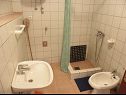 Apartmány Irmica - by the sea: A1(2+3), A2(2+1), SA3(2+1), SA4(2), SA5(3) Lukovo Šugarje - Riviéra Senj  - Apartmán - A2(2+1): kúpelňa s toaletou