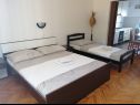Apartmány Anka- comfortable and affordable A2(3+2), A1(6) Marina - Riviéra Trogir  - Apartmán - A2(3+2): spálňa