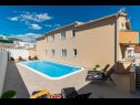 Apartmány Lux 2 - heated pool: A2(4+2), A3(4+2) Marina - Riviéra Trogir  - bazén (dom a okolie)