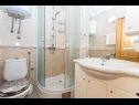 Apartmány Mare - near city center A1 (4+1), A2 (2+1), A3 (2+1) Trogir - Riviéra Trogir  - Apartmán - A1 (4+1): kúpelňa s toaletou