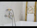 Apartmány Tom - panoramic sea view: A1(6) Trogir - Riviéra Trogir  - Apartmán - A1(6): kúpelňa s toaletou