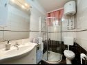 Apartmány Mihaela - sea view : A1(5+1), A2(4), SA3(2) Trogir - Riviéra Trogir  - Apartmán - A2(4): kúpelňa s toaletou