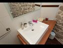 Apartmány Ivan - great location: A1(2+1), A2(2+2) Poljana - Ostrov Ugljan  - Apartmán - A1(2+1): kúpelňa s toaletou