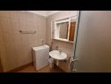 Apartmány Ivo - 500 m to sandy beach: A1(2+2), A2(6+2), SA3(2+1) Ljubač - Riviéra Zadar  - Štúdio apartmán - SA3(2+1): kúpelňa s toaletou