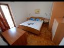 Apartmány Ankica - 150 m from beach: A1(2+2), A2(5), A3(4+1), A4(2+2) Zadar - Riviéra Zadar  - Apartmán - A3(4+1): spálňa