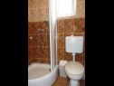 Apartmány Ivo - family friendly: A1 Crveni (2+2), A2 Plavi (2+2), A3 Bez (2+2) Zaton (Zadar) - Riviéra Zadar  - Apartmán - A3 Bez (2+2): kúpelňa s toaletou