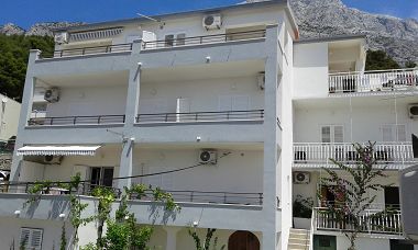 Apartmány Josip - 150 m from beach with free parking A1(3), A2(5), A3(2+2) Baška Voda - Riviéra Makarska 