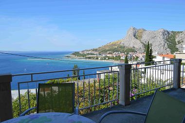 Apartmány Iva - with beautiful view: A1(4+1) Omiš - Riviéra Omiš 