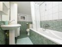 Apartmány a izby Mate 1 - 130 m from sea: A1 Zeleni(2+2), R1 Zuta(2), R2 Roza(2) Bol - Ostrov Brač  - Apartmán - A1 Zeleni(2+2): kúpelňa s toaletou