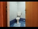 Apartmány Antonia - 270m to sea: A4 Green(2+2), SA2 Silver(2), A1Blue(2), SA3 Gold(2) Mastrinka - Ostrov Čiovo  - Apartmán - A1Blue(2): kúpelňa s toaletou