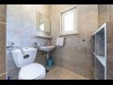 Apartmány Bozo - 100m to the sea: A1(4), A2(4), A3(4), A4(4), A5(4) Okrug Donji - Ostrov Čiovo  - Apartmán - A2(4): kúpelňa s toaletou