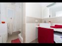 Apartmány Duga - beachfront & seaview : A1(4+1), A2(4+1) Okrug Gornji - Ostrov Čiovo  - Apartmán - A2(4+1): kúpelňa s toaletou
