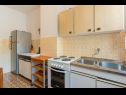 Apartmány Mici 1 - great location and relaxing: A1(4+2) , SA2(2) Cres - Ostrov Cres  - Apartmán - A1(4+2) : kuhyňa