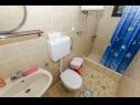 Apartmány Maca - seafront: A1(5), A2(6+1) Záliv Zaraće (Gdinj) - Ostrov Hvar  - Apartmán - A1(5): kúpelňa s toaletou