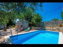Apartmány Mimi - with swimming pool A1 Jasen(2+2), A2 Ulika(4+1) , A4 Christa(4+1)  Krnica - Istria  - bazén